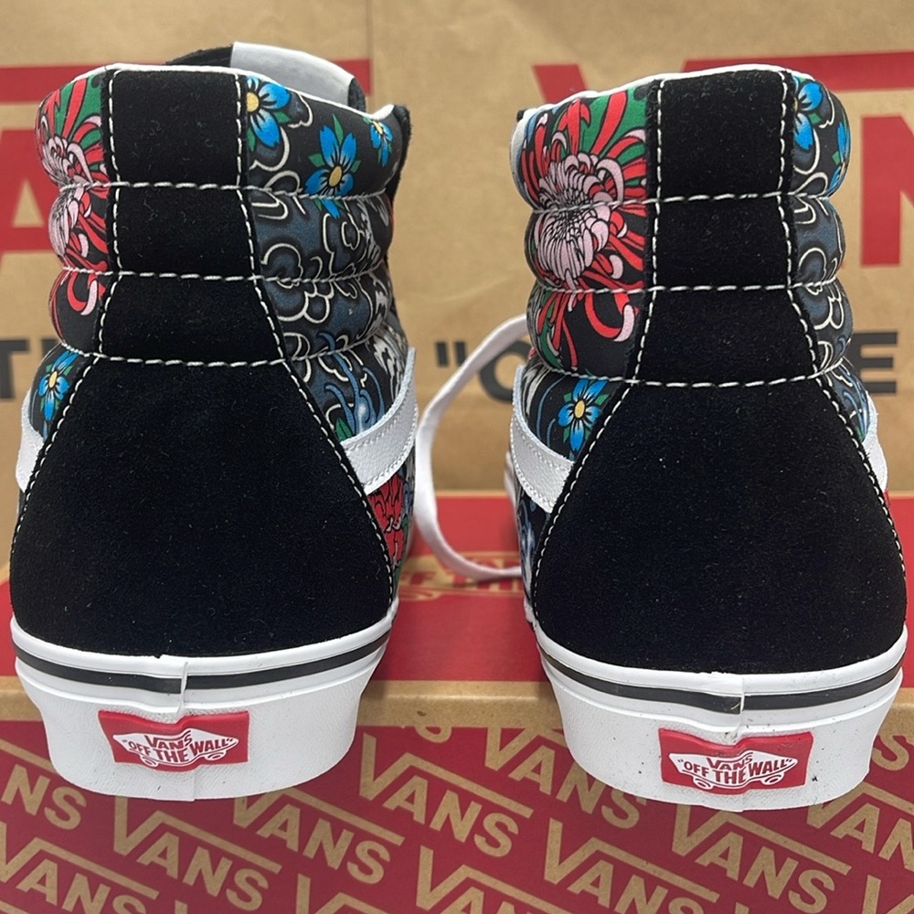 Vans Men’s High-Top Sneakers Sk8-Hi
Tiger Floral Multi/True White
VN000BW76GL - Picture 9 of 16